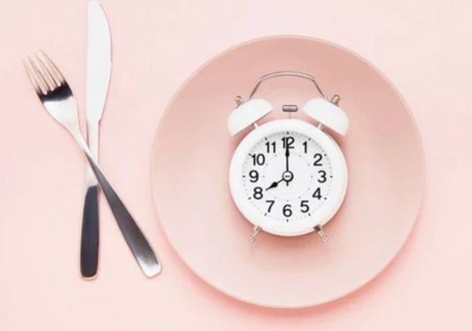 Ayuno diario con TIEMPO RESTRINGIDO: beneficios, cómo adelgazar y más