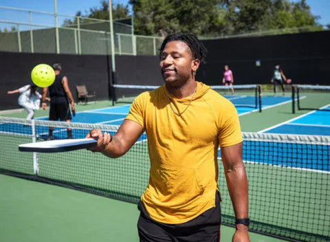 Padel vs. Pickleball: Wesentliche Unterschiede, die Sie kennen sollten