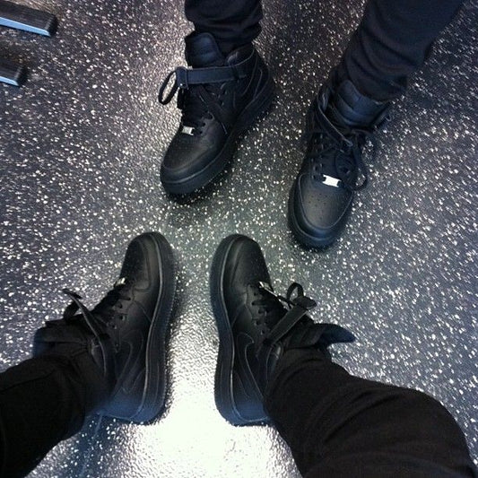 ¿Cómo Combinar Mis Tenis Negros? 2022 - Outfits Para Hombre - SPORTLAND MX