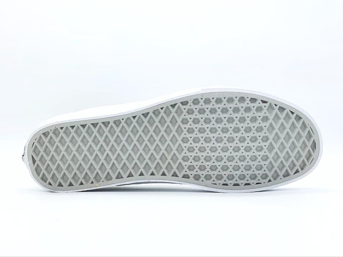 Oferta de Tenis Vans Slip -On Para Caballero Blanco con envío gratis- SPORTLAND MX