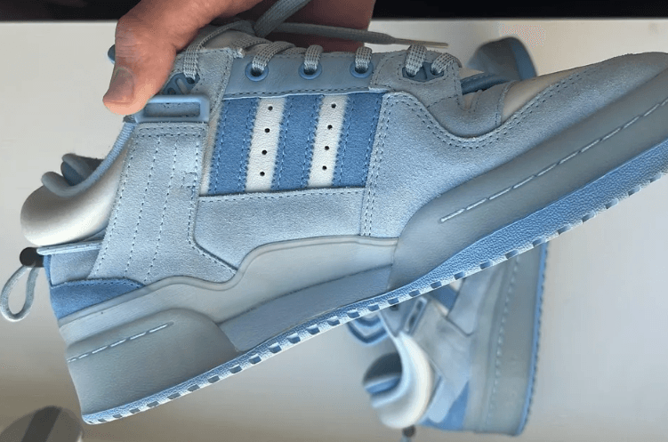 Tenis de Bad Bunny ahora en azul: Adidas forum buckle