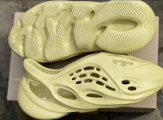 El adidas Yeezy Foam Runner se lanzará en una combinación de colores 'Sulphur' - SPORTLAND MX