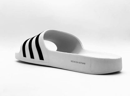 Oferta de Sandalia Adidas Adilette Aqua Unisex Blanca/Negro con envío gratis- SPORTLAND MX